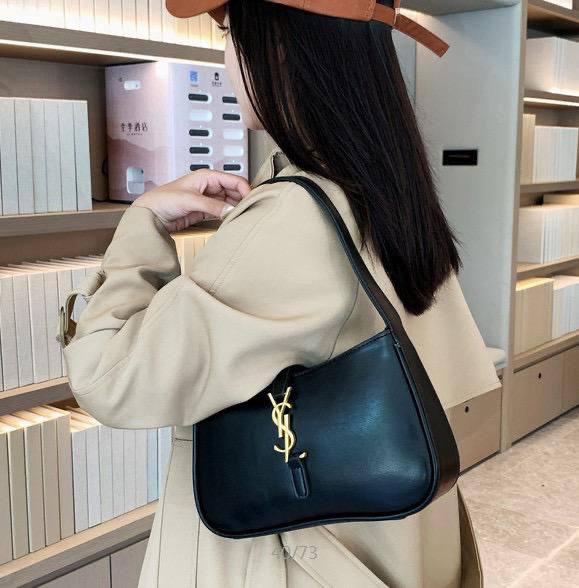 YSL
25*15*6 cm
70 dhs💓

Zain17
♥️♥️♥️