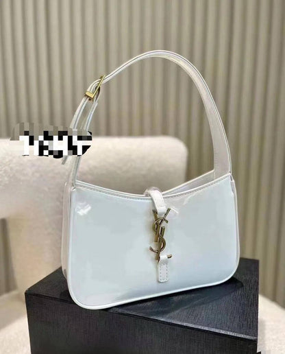 YSL Hobo
Size: 24 * 14 * 6 cm
80 dhs🪙🖤
with box🎁

Zain115
♥️♥️♥️