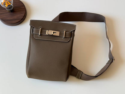 Hermes
hac and doc 18cm💕master quality😍with box❤️
380 dhs✅

Zain52
♥️♥️♥️