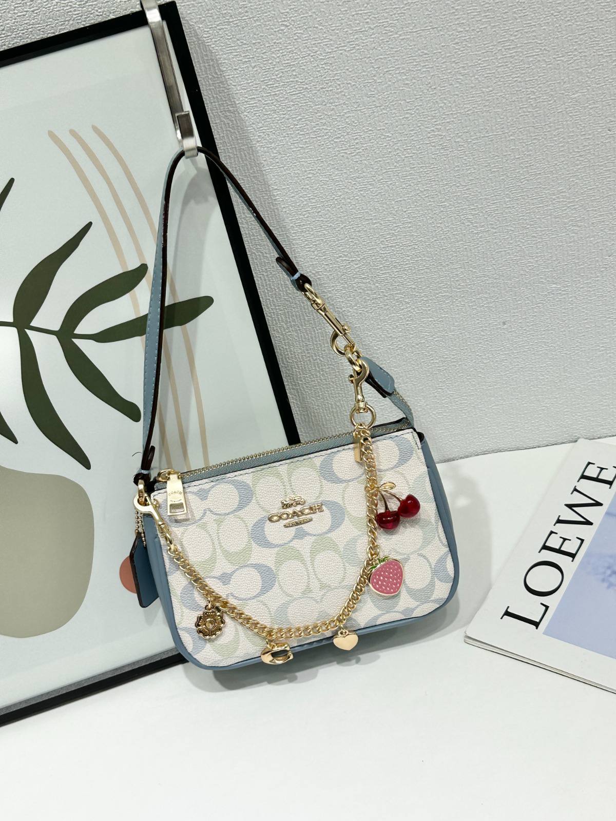 COACH

Best quality
with box

90 dhs🇦🇪🇦🇪

size 18CM

Zain290
♥️♥️♥️