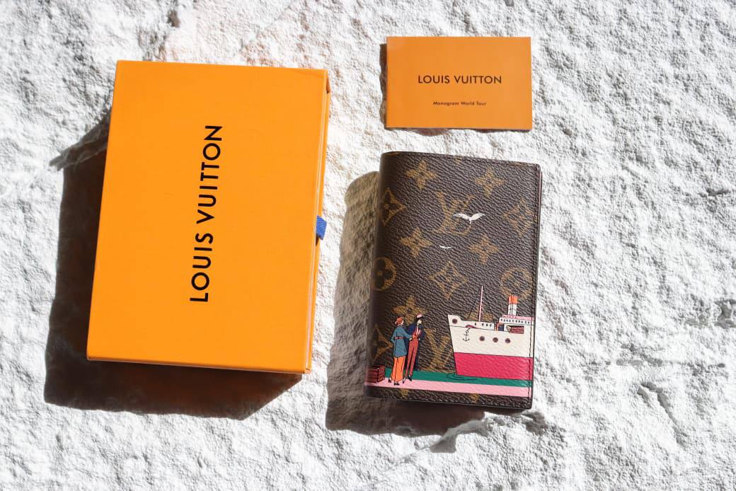 LV Passport Cover 

105 dhs💓 

With Box 
🎁🎁🎁

Master Quality

Zain33
♥️♥️♥️