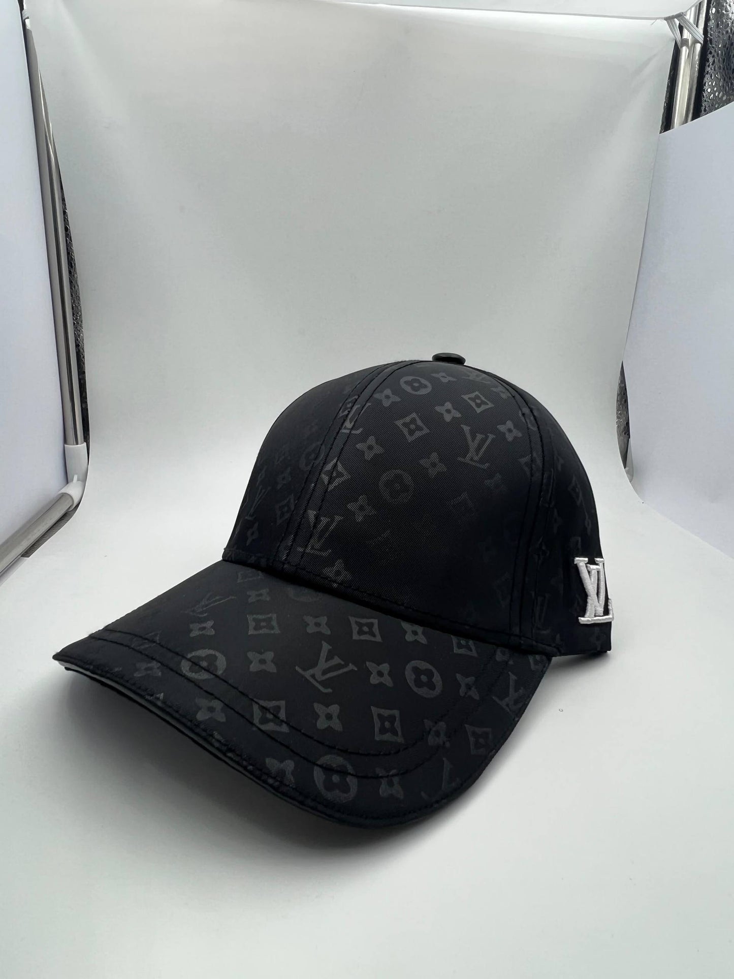 LV
Caps 🧢  
Master quality 💯
50 dhs💓

Zain273
♥️♥️♥️