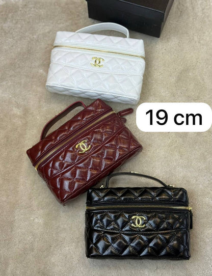 CHANEL 
GOOD QUALITY 
90 dhs🪙🌨️
WITH BOX 📦 

Zain28
♥️♥️♥️