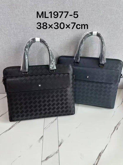 Laptop  bag 
good quality 
110 dhs❣️

Zain278
♥️♥️♥️