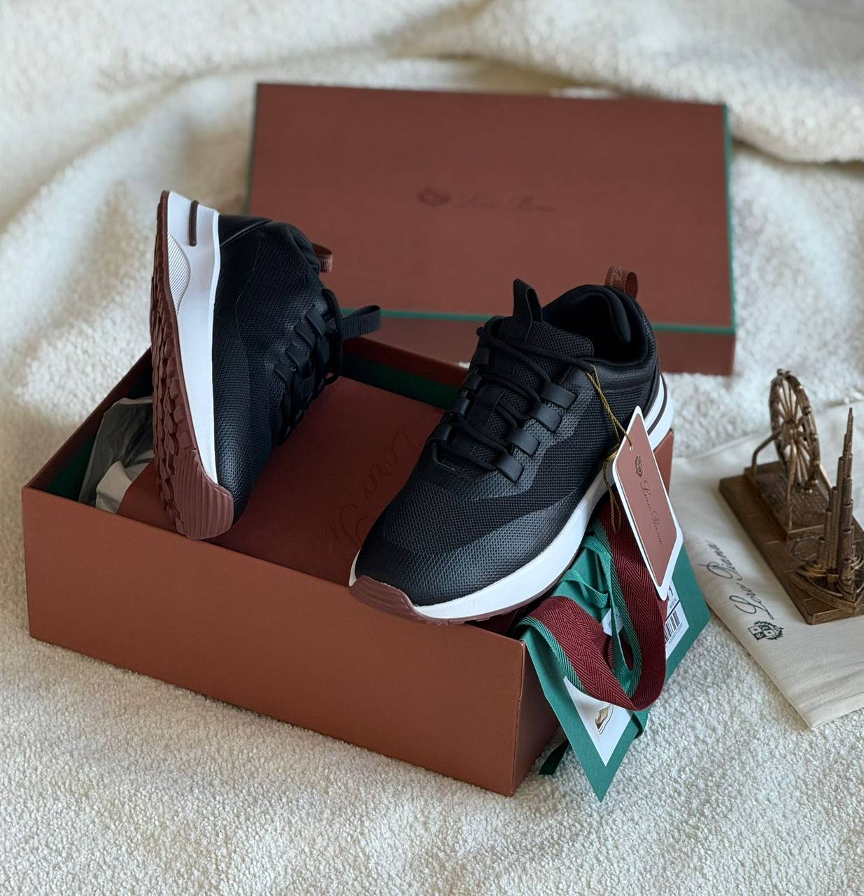 New. Men Loro piana shoes 

   Size  .  41  to 46

150 dhs🪙🌨️

Zain80
♥️♥️♥️