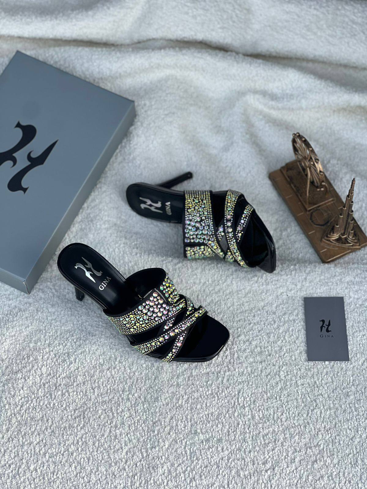 New. Gina  heel

   Size  .  36.  to 41

90 dhs❣️

Zain80
♥️♥️♥️