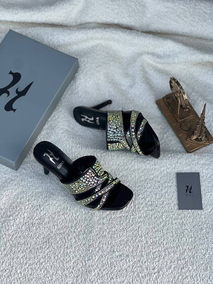 New. Gina  heel

   Size  .  36.  to 41

90 dhs❣️

Zain80
♥️♥️♥️