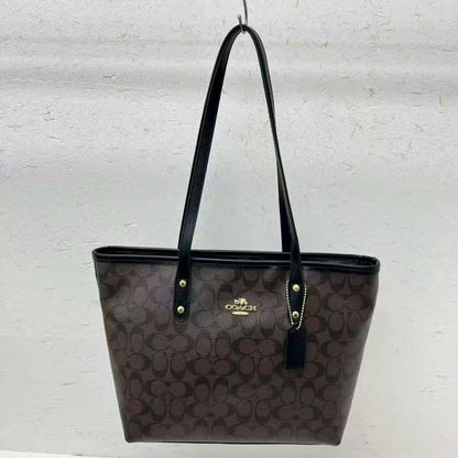 Coach

70 dhs🇦🇪🇦🇪

With zipper

Zain232
♥️♥️♥️