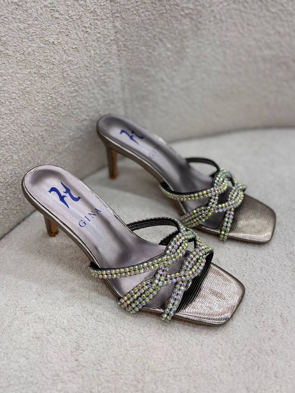 Gina 
110 dhs✅
Size 36-42

Zain30
♥️♥️♥️