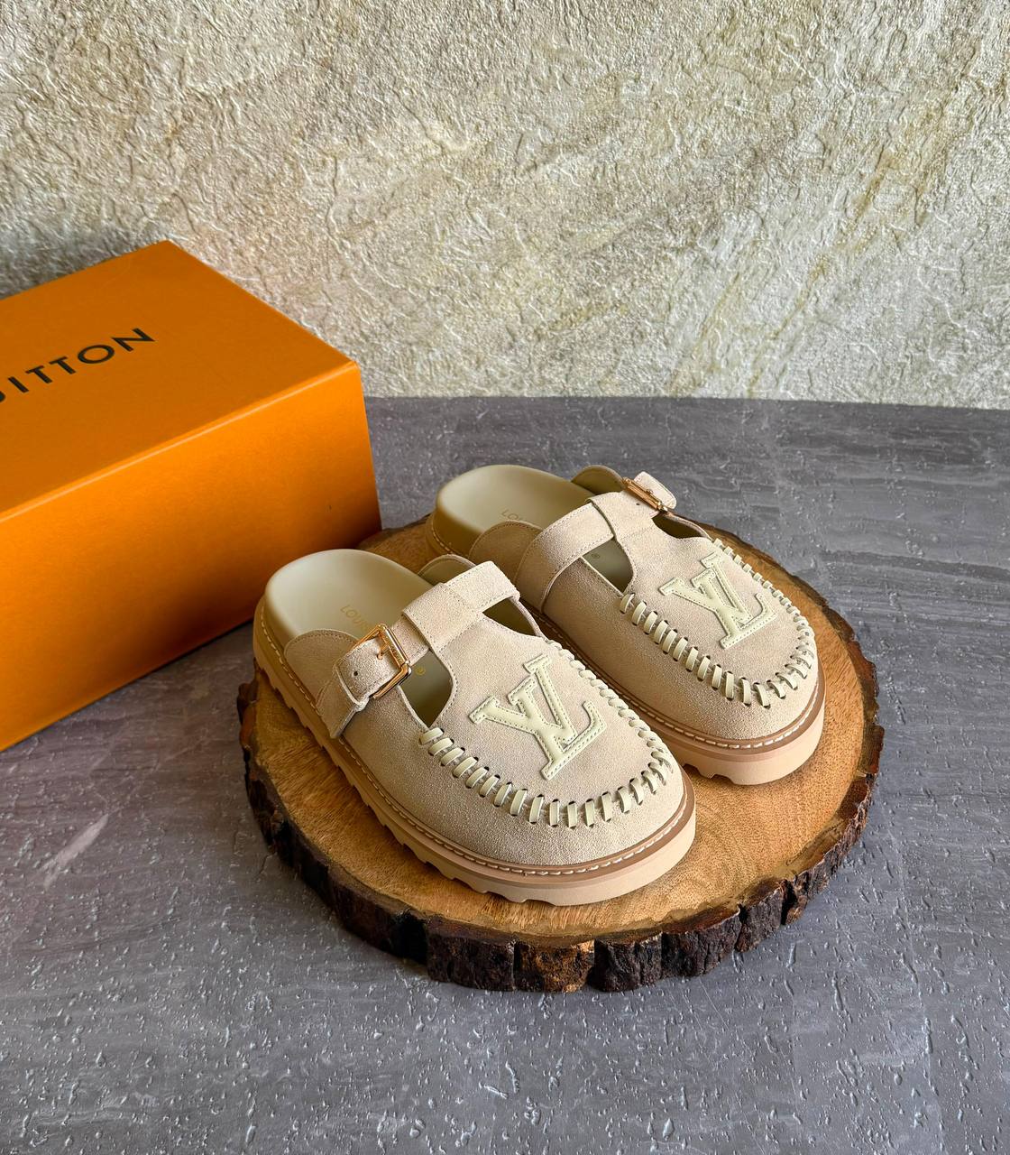 LV
SuperMaster Quality 💯
450 dhs🖤
Size: 36-41💥

Zain171
♥️♥️♥️