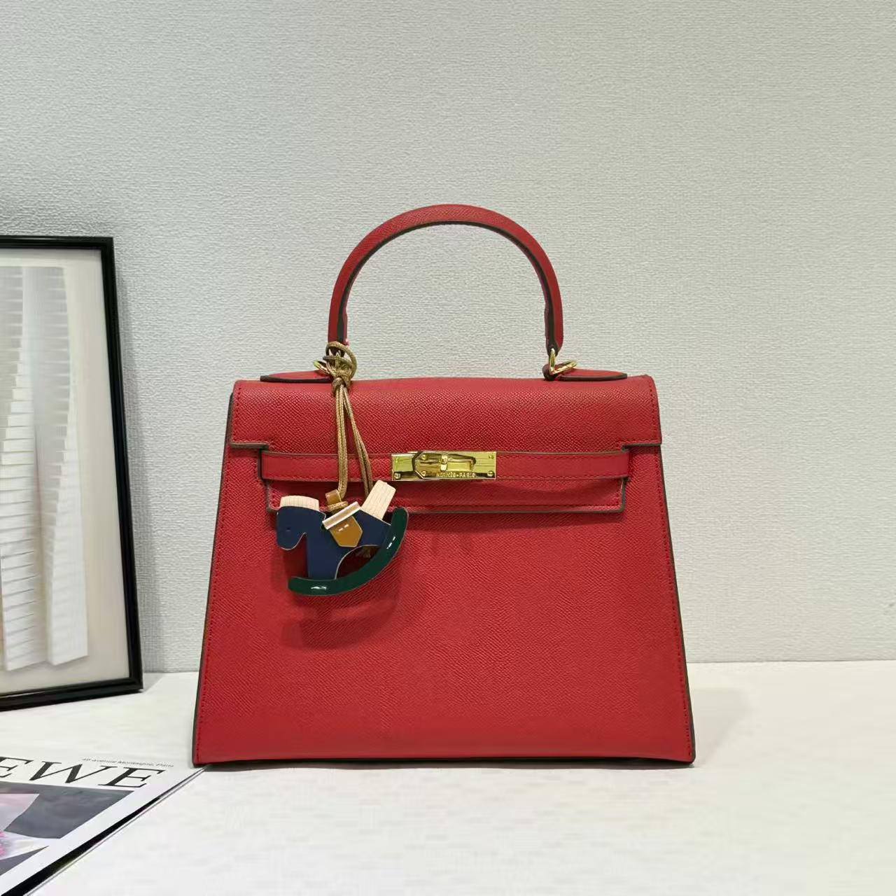 Hermes

with box
🎁🎁🎁

105 dhs💓

Zain143
♥️♥️♥️