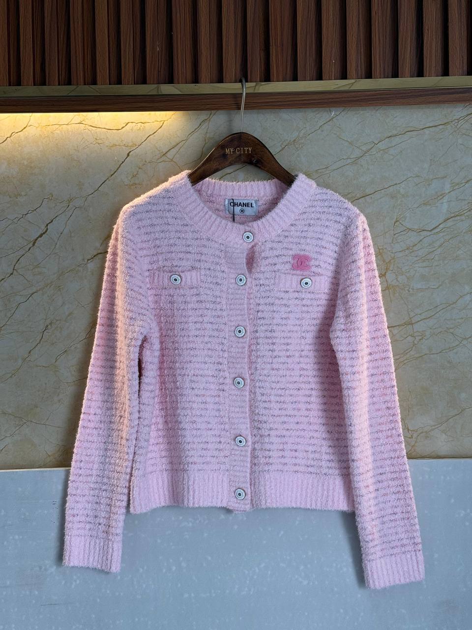 *CHANEL*
Women’s Cardigan
Master Quality 
SML
320 dhs🪙🌨️

Zain276
♥️♥️♥️