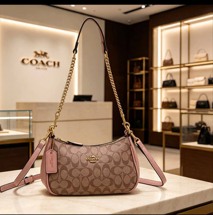 Coach
95 dhs🇦🇪🇦🇪
Size:24*8*15.5

Zain07
♥️♥️♥️