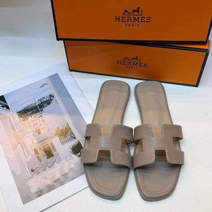 Slippers
Size 36-41
65 dhs✅

Zain236
♥️♥️♥️
