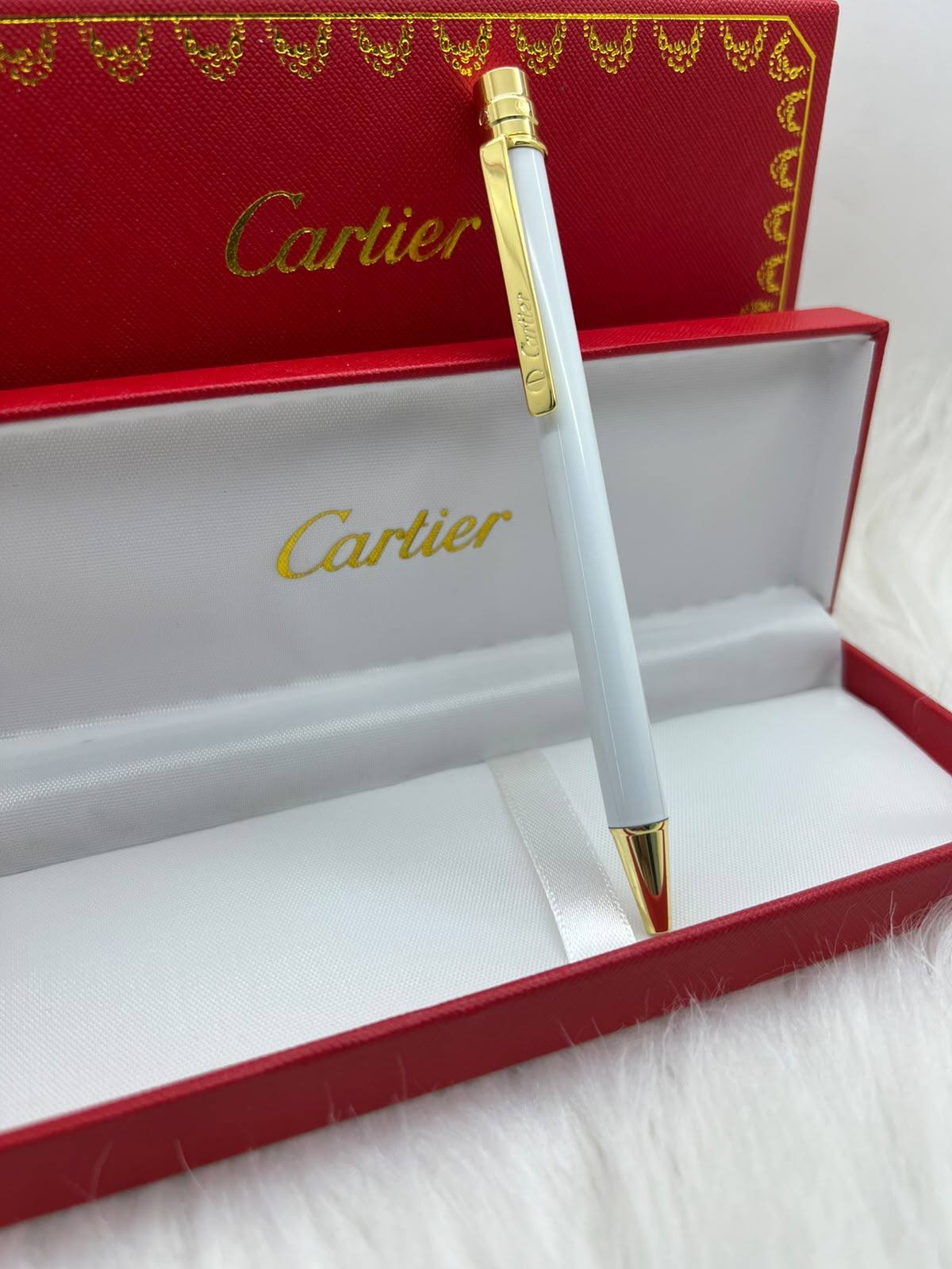 Cartier

Good quality 
55 dhs🇦🇪🇦🇪

Zain182
♥️♥️♥️