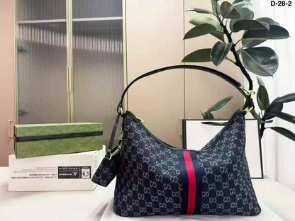 GUCCI

Size  40cm 

High quality
115 dhs🇦🇪🇦🇪🇦🇪

Zain04
♥️♥️♥️