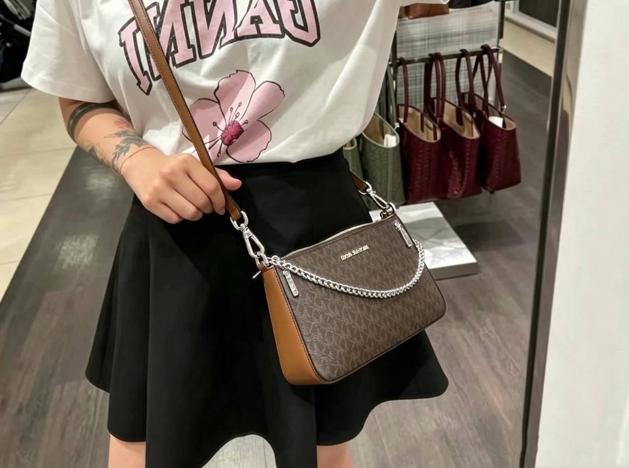 MK 
GOOD QUALITY WITH BOX  
90 dhs🇦🇪🇦🇪

Zain295
♥️♥️♥️