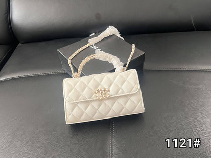 Chanel
100 dhs🇦🇪🇦🇪
with box
size 19cm

Zain26
♥️♥️♥️