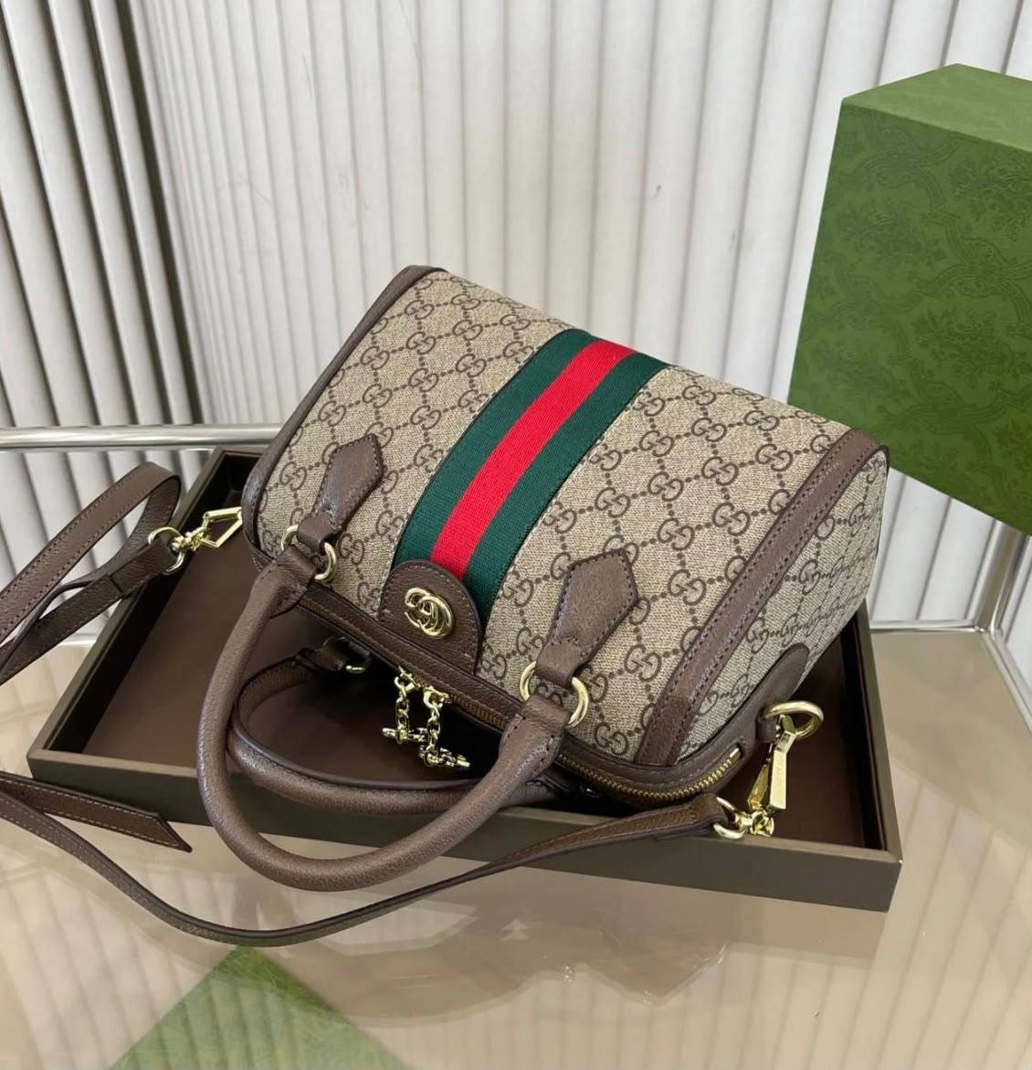 GUCCI 

NEW CAME 

GOOD QUALITY 

100 dhs🇦🇪🇦🇪
Zain39
♥️♥️♥️