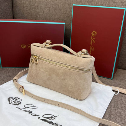 Loro piana

100 dhs🇦🇪

with box
size 19cm

Zain29
♥️♥️♥️