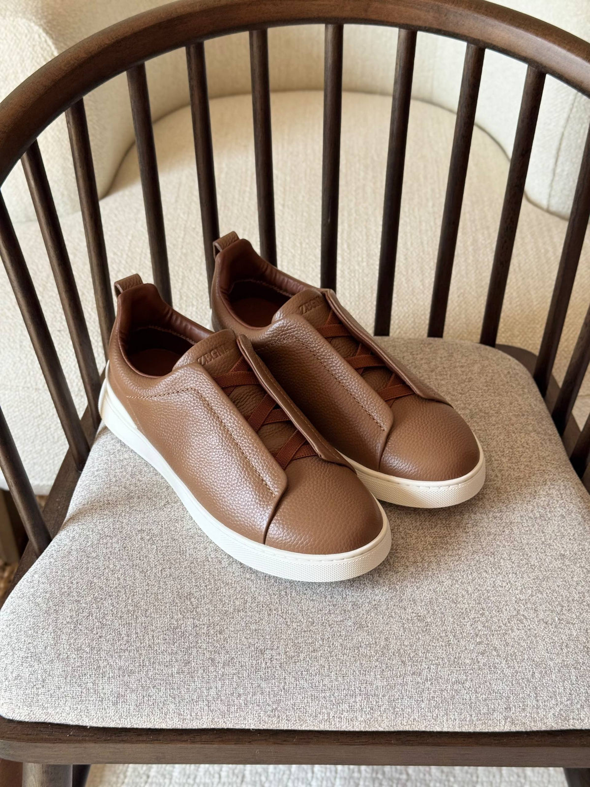 Zenga

AAA QUALITY 
Size: 40 to 47

500 dhs🇦🇪🇦🇪

Zain185
♥️♥️♥️