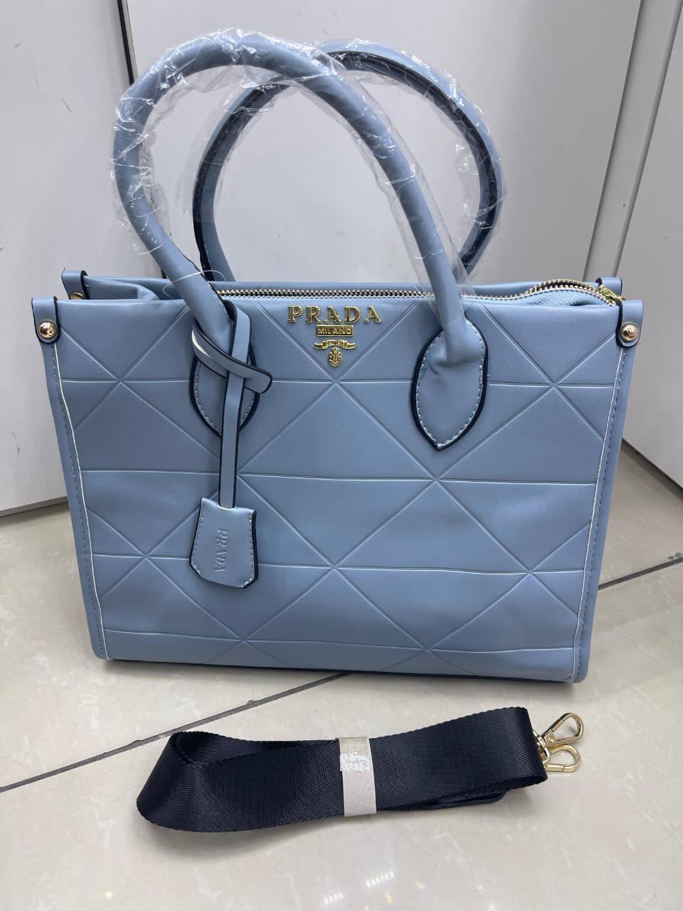 Prada
75 dhs❣️

Zain50
♥️♥️♥️