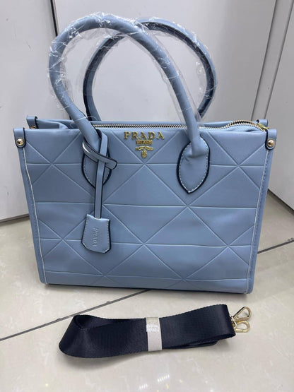 Prada
75 dhs❣️

Zain50
♥️♥️♥️