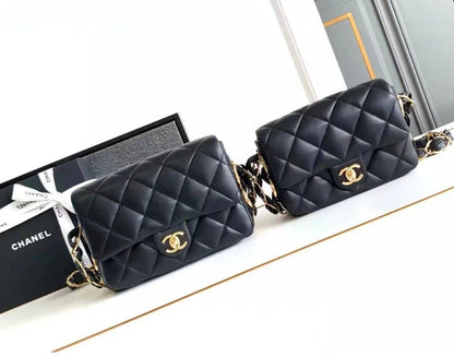 CHANEL 
COPY ONE 
WITH DOUBLE BOX ……🎁(leather) 
BIG SIZE 240 DHS✅
SMALL SIZE 230 DHS✅

Zain39
♥️♥️♥️