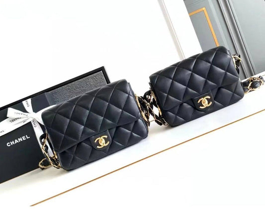 CHANEL 
COPY ONE 
WITH DOUBLE BOX ……🎁(leather) 
BIG SIZE 240 DHS✅
SMALL SIZE 230 DHS✅

Zain39
♥️♥️♥️