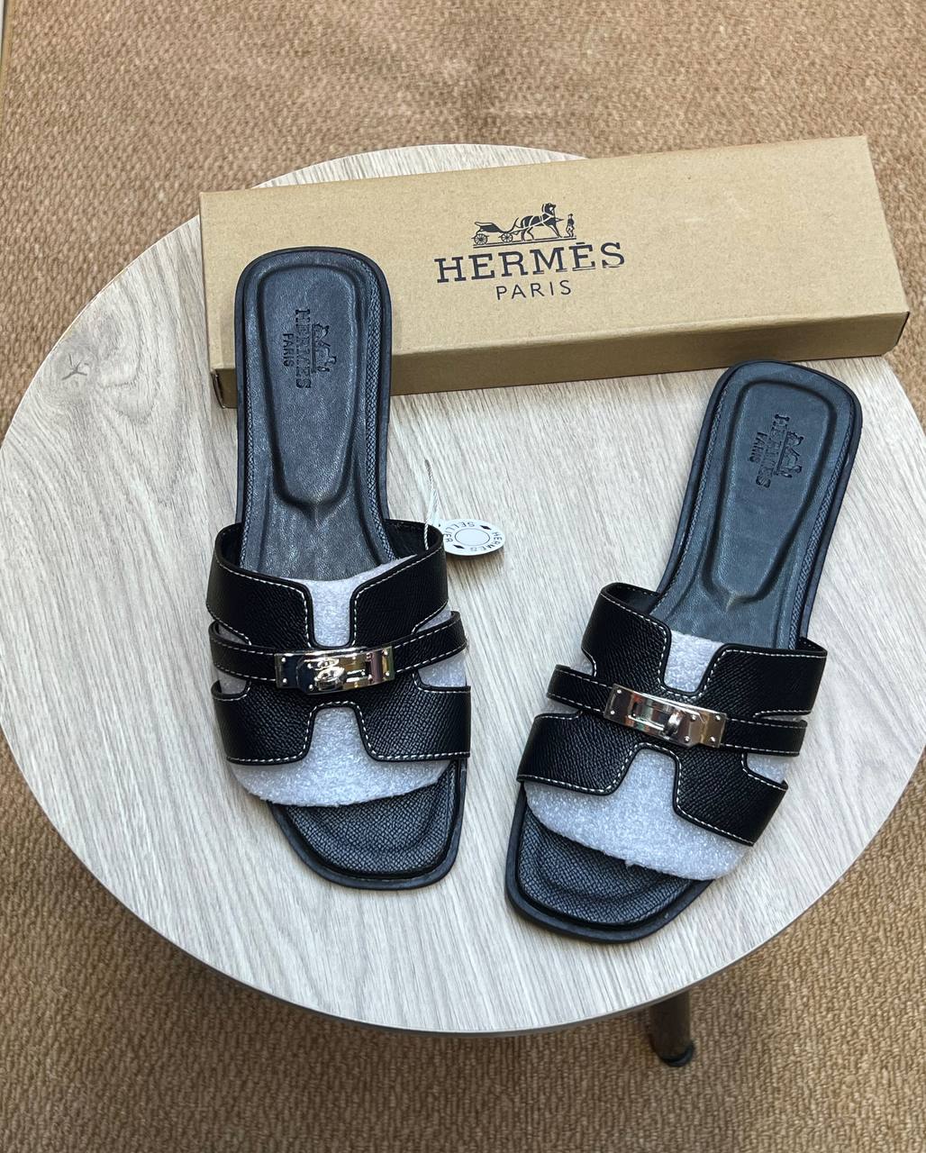 Hermes

37 to 42 
80 dhs🇦🇪🇦🇪

Zain236
♥️♥️♥️