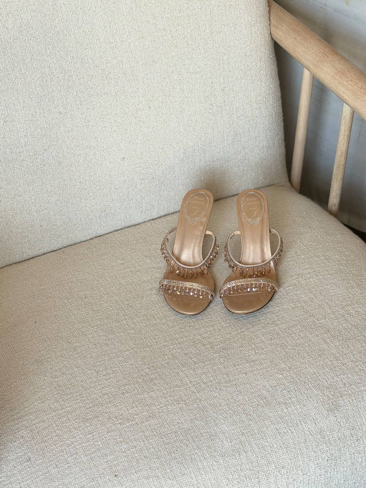 RENE
QUALITY:SUPER MASTER

SIZE:36 TO 41😍🥰
500 dhs🇦🇪🇦🇪

Zain319
♥️♥️♥️
