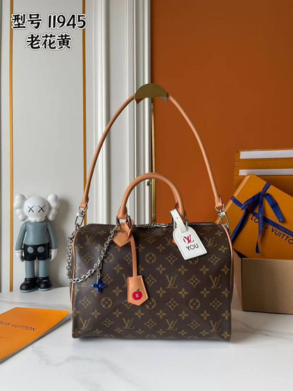 Lv sppedy 30cm 
Size 30cm
240 dhs✅

Zain189
♥️♥️♥️