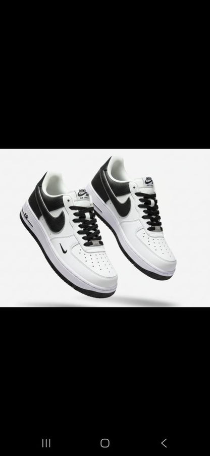 NIKE
Size 40 to 45
95 dhs💓

Zain27
♥️♥️♥️
