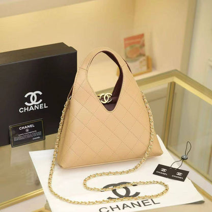 CHANEL 

SIZE  ……… 22CM 

135 dhs🇦🇪🇦🇪
Withbox 

Zain244
♥️♥️♥️
