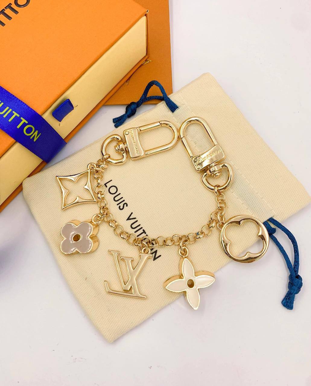 Lv Key Chain
Bag CHARM
80 dhs🪙🌨️ 
With Same Box And Paper Bag
🎁🎁🎁

Zain89
♥️♥️♥️