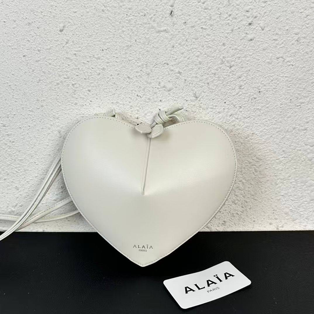 Alaia
Master
330 dhs✅

Zain141
♥️♥️♥️