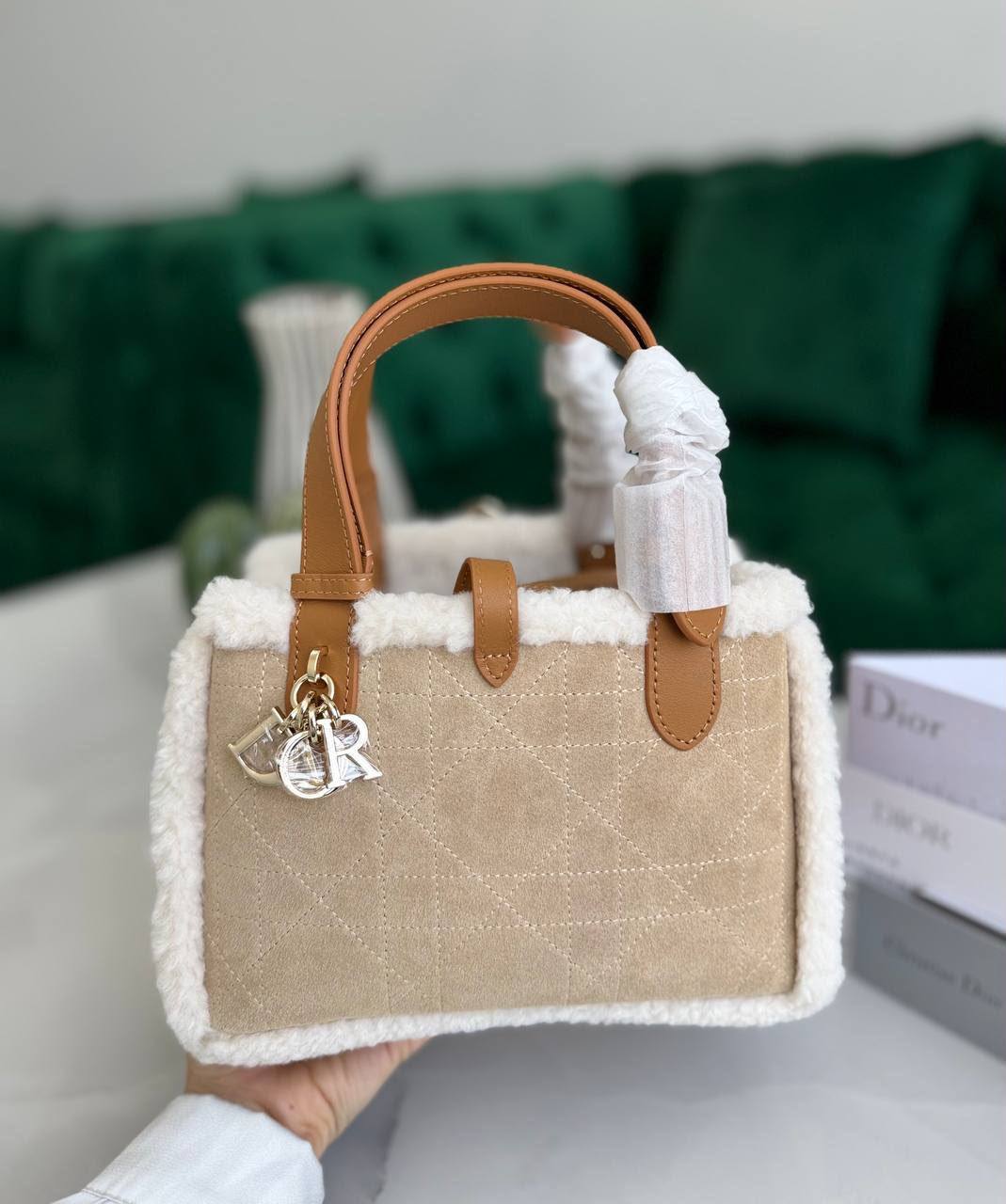 DIOR✨
Available original box 📦 
With full packing 🎀🎀
Super high quality 💥💥

For Price 👇 WhatsApp✅
0568585901 
0507557372
0552275751 Owner Zain 👌

Zain283
♥️♥️♥️