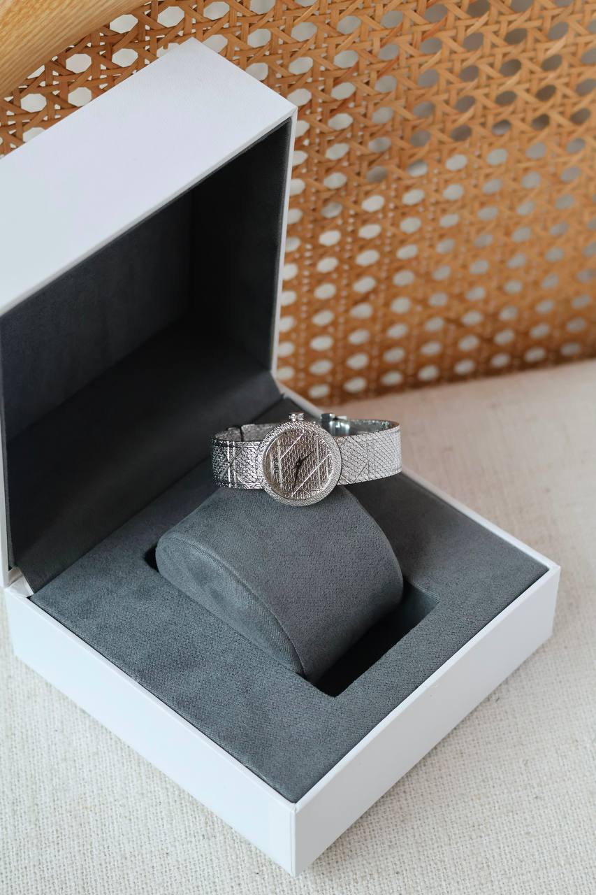 Dior 👒
La D de Dior Satine
25mm
Quartz 🔋
vip ♥️
For Price 👇 WhatsApp✅
0568585901 
0507557372
0552275751 Owner Zain 👌

Zain236
♥️♥️♥️