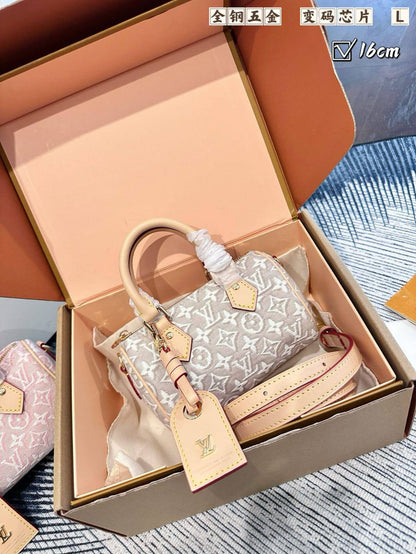 LV

16cm 
260 dhs🇦🇪🇦🇪

Zain10
♥️♥️♥️