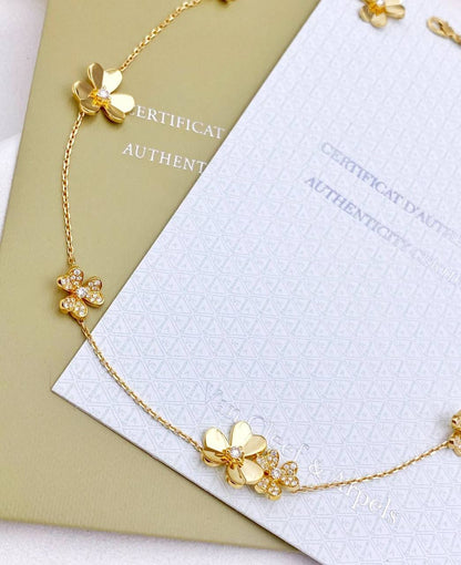 VCA ❤️‍🔥*
Necklace 🐦‍🔥
Master quality 💯
With normal boxes 📦 
125 dhs✅
With master box 🗃️ 
150 dhs✅

Zain216
♥️♥️♥️