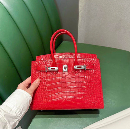 Hermes 

95 dhs🇦🇪🇦🇪

size 21×10×15cm

Zain42
♥️♥️♥️