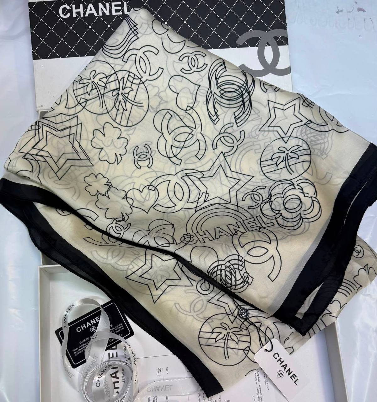 Silk scarf 🧣
40 dhs💓

Zain93
♥️♥️♥️