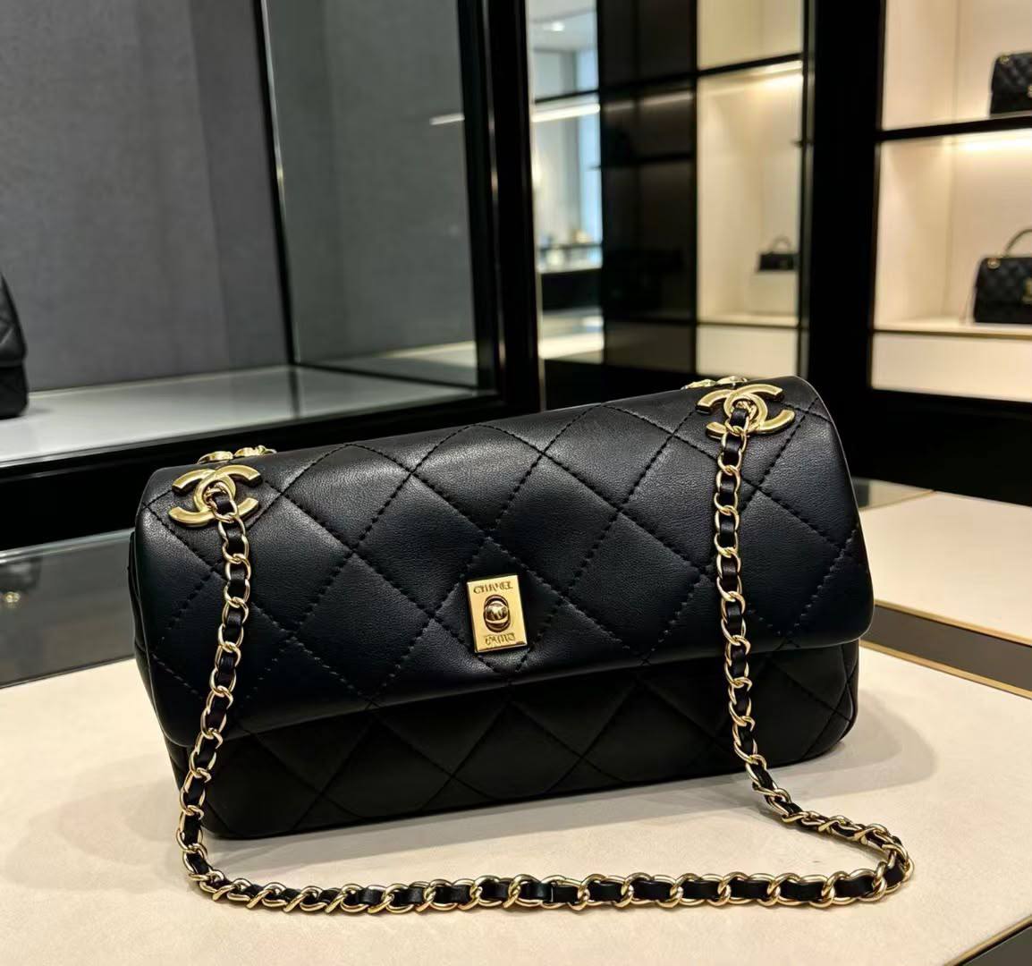 chanel 

new arrival
350 dhs🇦🇪🇦🇪

#25cm🥰🥰

Zain228
♥️♥️♥️