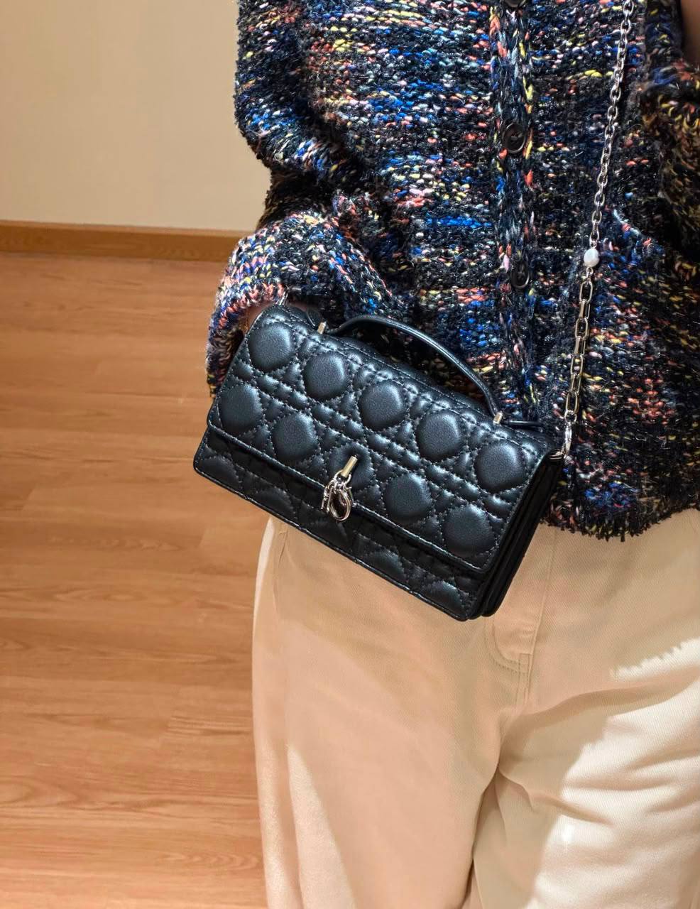 Dior
105 dhs🇦🇪🇦🇪
good-quality with box

Zain35
♥️♥️♥️