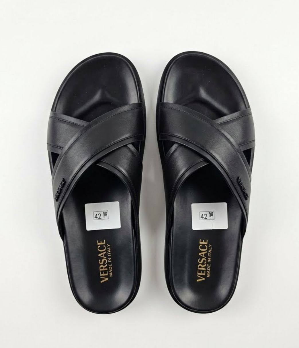 Slippers
Size 40 TO 45 
120 dhs✅

Zain183
♥️♥️♥️