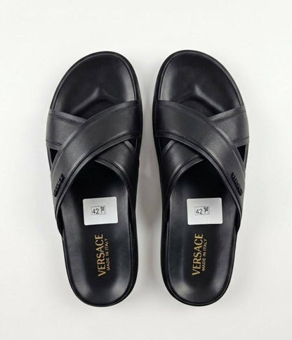 Slippers
Size 40 TO 45 
120 dhs✅

Zain183
♥️♥️♥️