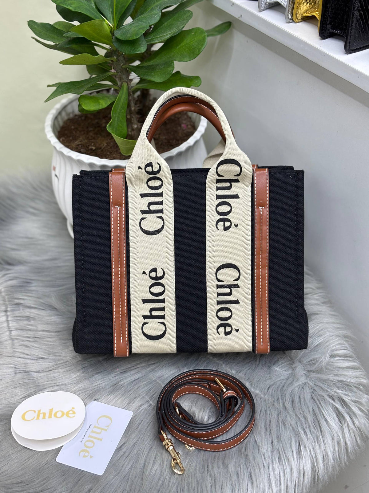 CHLOE

SIZE  26CM 
95 dhs 🇦🇪🇦🇪

Zain51
♥️♥️♥️