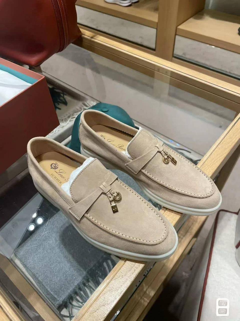 NEW CAME 
GOOD QUALITY 
LORO PIANA 
130 dhs🪙🌨️
Size 36 TO 41

Zain40
♥️♥️♥️
