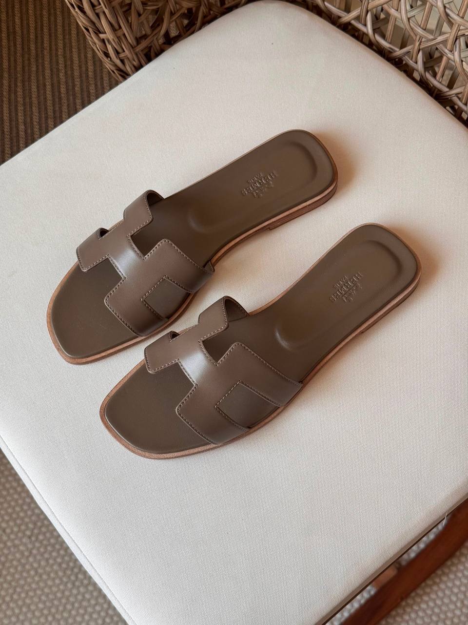 🩶✨  HERMES  ✨🩶
🤩 Available New Arrival 🤩
😍😍 Super Master Quality 😍😍
👠 Size: 36 to 41
💎 Premium Quality
450 dhs✅

Zain198
♥️♥️♥️