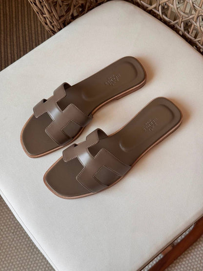 🩶✨  HERMES  ✨🩶
🤩 Available New Arrival 🤩
😍😍 Super Master Quality 😍😍
👠 Size: 36 to 41
💎 Premium Quality
450 dhs✅

Zain198
♥️♥️♥️